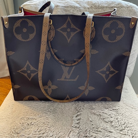Authentic Louis Vuitton OnTheGo Reverse Canvas
Monogram GM - Picture 5 of 17